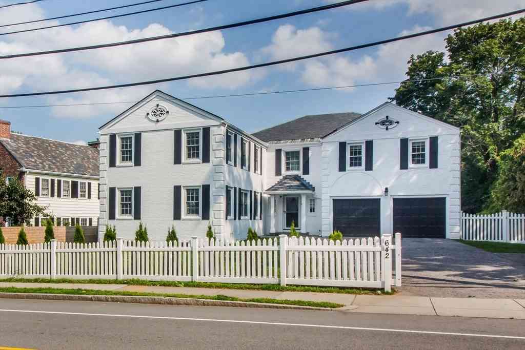 Homes For Rent - 642 Centre St #642<br/> Newton, MA 02458