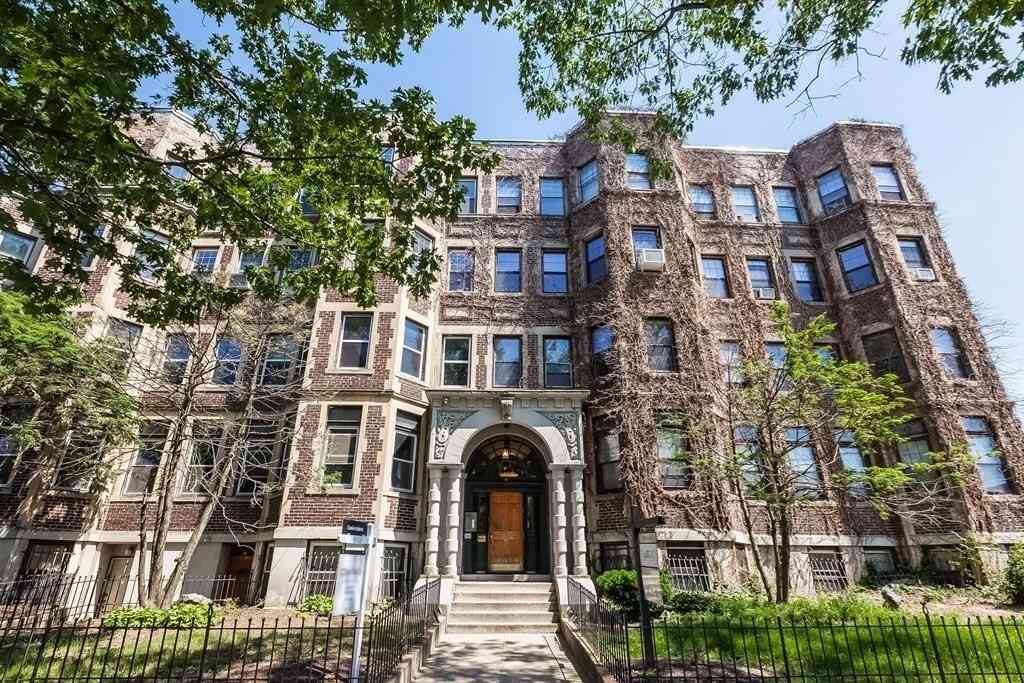 Condo For Rent - 394 Riverway #12<br/> Boston, MA 02115