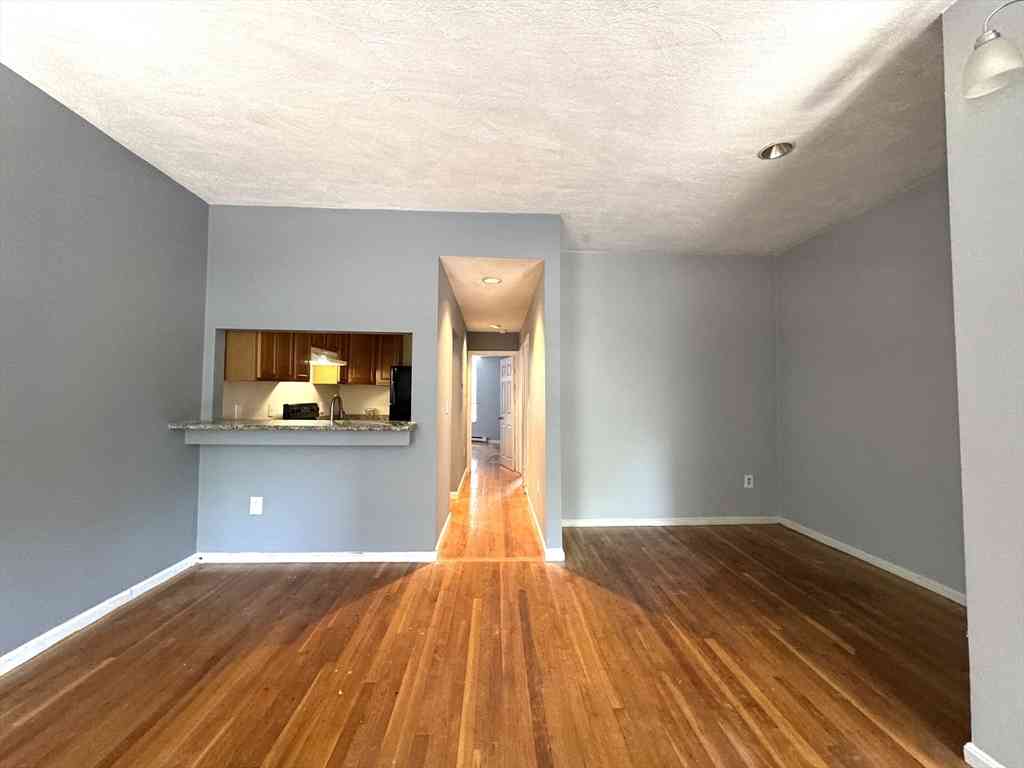 Apartment For Rent - 124 Winnisimmet Street #2<br/> Chelsea, MA 02150
