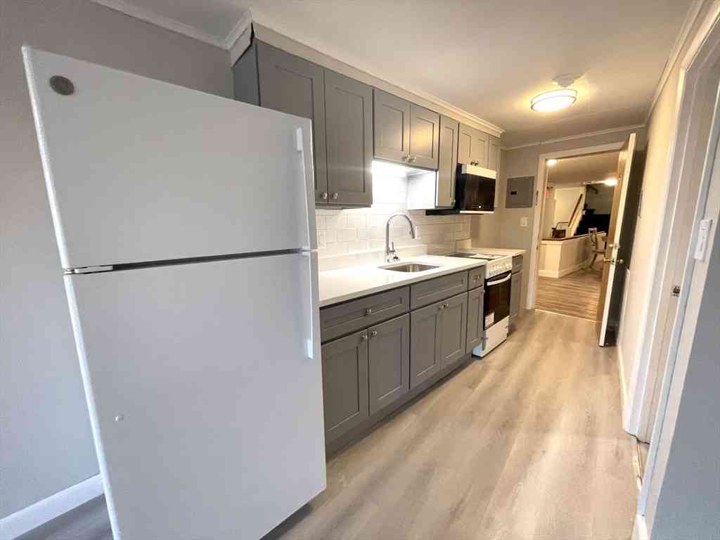 Apartment For Rent - 31 Western Ave #5<br/> Gloucester, MA 01930