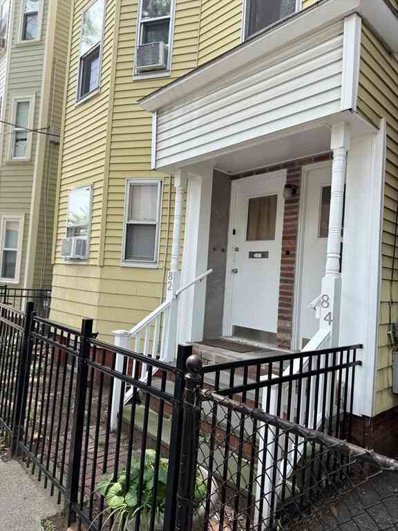 Apartment For Rent - 82 Willow St #1<br/> Cambridge, MA 02141