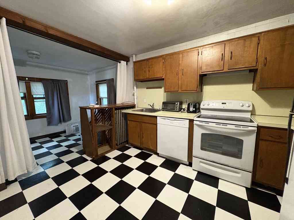 Condo For Rent - 28 Woodward St. #2<br/> Newton, MA 02461