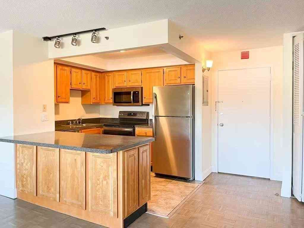 Condo For Rent - 1025 Hancock St #4H<br/> Quincy, MA 02169