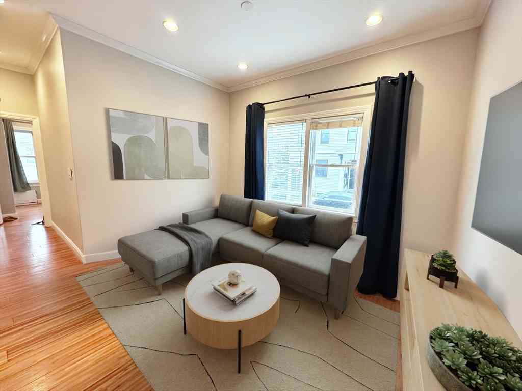 Condo For Rent - 499-501 Sumner St #1<br/> Boston, MA 02128