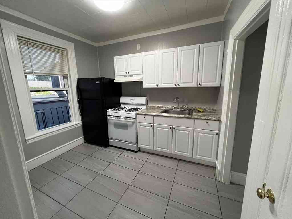 Apartment For Rent - 64 Hollis #7<br/> Framingham, MA 01702