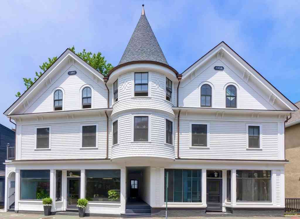 Apartment For Rent - 2 School Street #R2<br/> Manchester, MA 01944