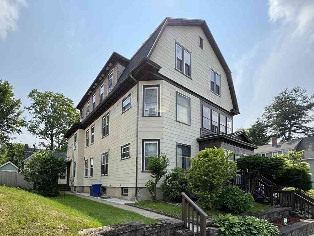 Apartment For Rent - 95 May St #2<br/> Worcester, MA 01602
