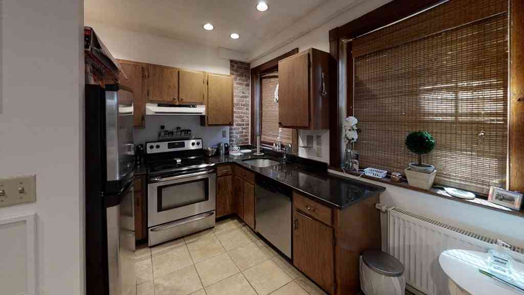 Apartment For Rent - 1722 Beacon St #4<br/> Brookline, MA 02446