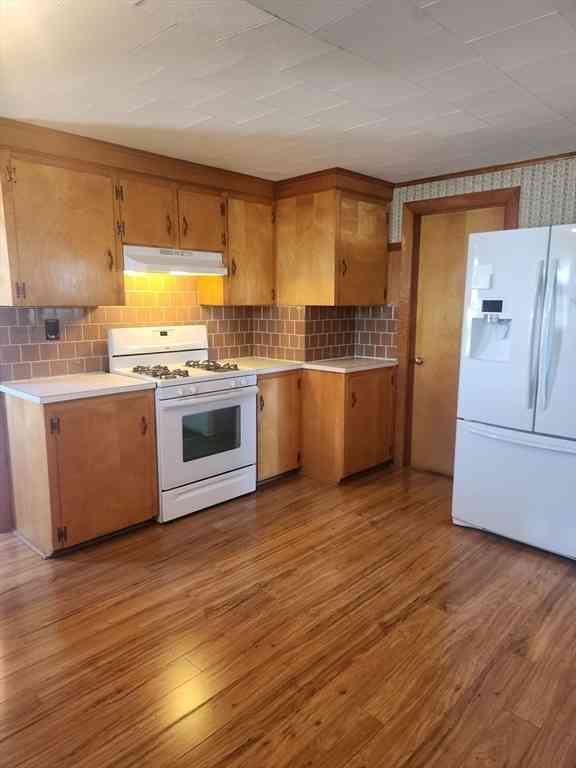Apartment For Rent - 17 Elm Street #2<br/> Leominster, MA 01453