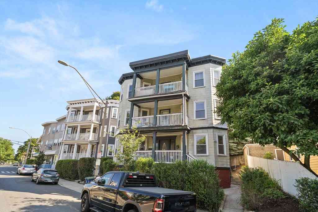 Condo For Rent - 427 Medford Street #2<br/> Somerville, MA 02145