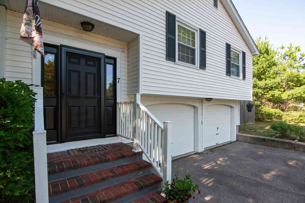 Homes For Sale - 7 Foliage Dr<br/> Walpole, MA 02081