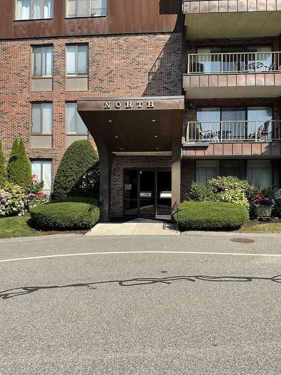 Condo For Rent - 1006 Paradise Rd #PH Q<br/> Swampscott, MA 01907