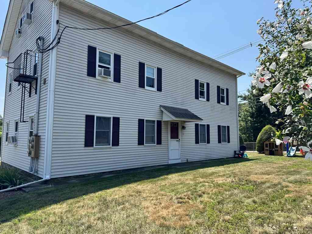 Apartment For Rent - 156 Barrows St #3<br/> Bristol County, Norton, MA 02766