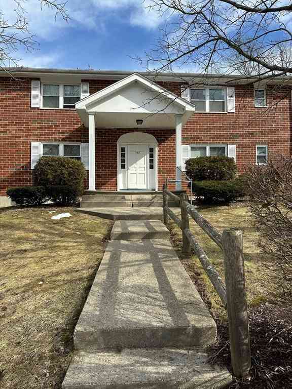 Condo For Rent - 123 Litchfield Pines Dr #B<br/> Worcester County, Leominster, MA 01453