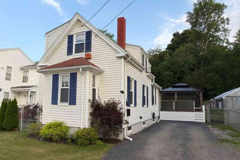 Homes For Sale - 118 Truro St<br/> New Bedford, MA 02745