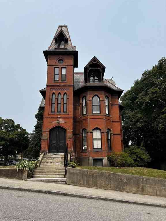 Condo For Sale - 8 Claremont St #2B<br/> Worcester, MA 01610