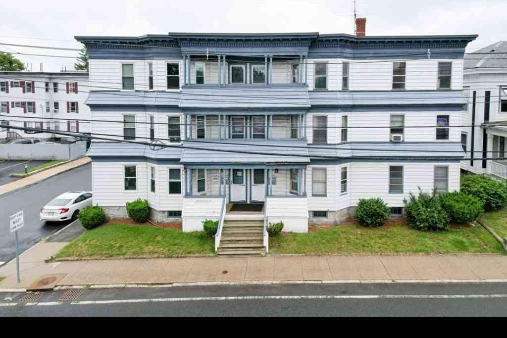 Apartment For Rent - 298 Pawtucket Street #2<br/> Lowell, MA 01854
