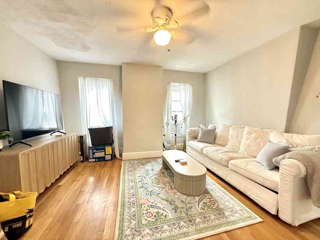 Apartment For Rent - 373 K St #2<br/> Boston, MA 02127
