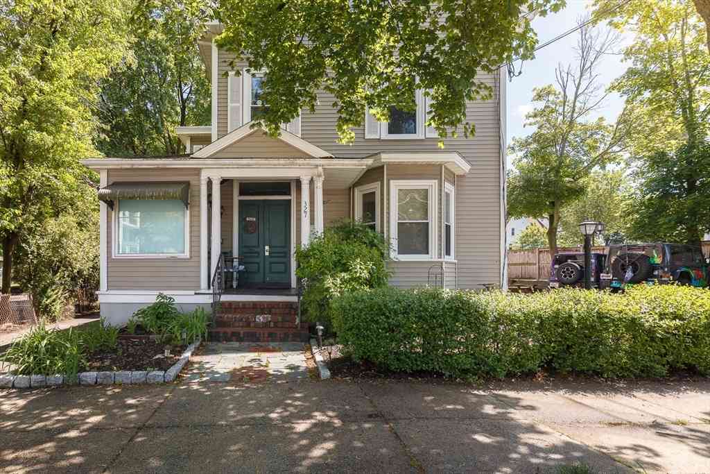 Condo For Rent - 327 Lafayette St. #2R<br/> Salem, MA 01970