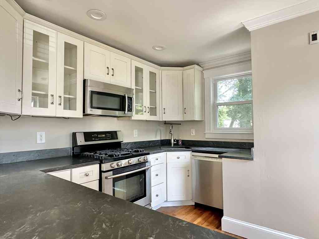 Homes For Rent - 8A Mellon Rd<br/> Wellesley, MA 02482