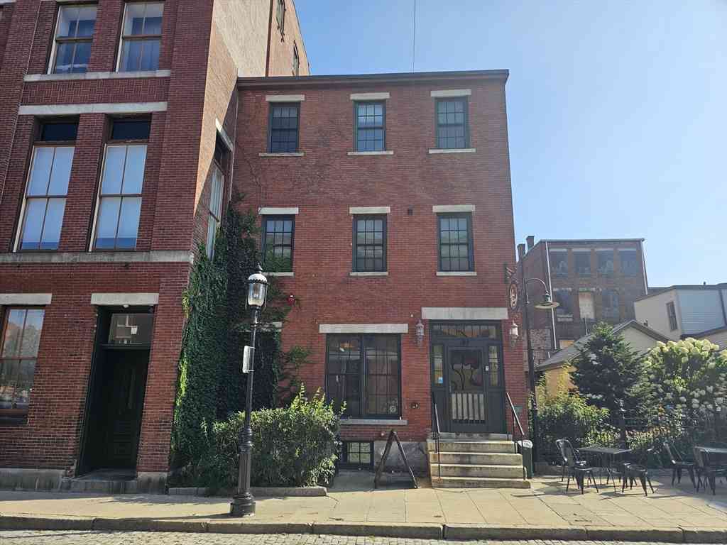 Apartment For Rent - 192-194 Middle St #1<br/> Lowell, MA 01852