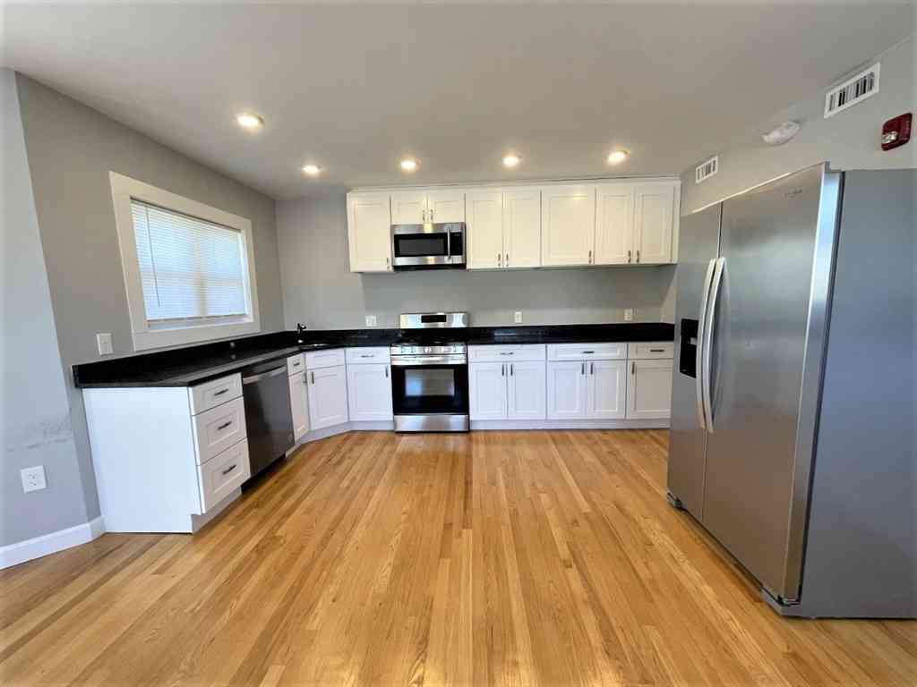 Apartment For Rent - 539 Lincoln Ave #2<br/> Saugus, MA 01906