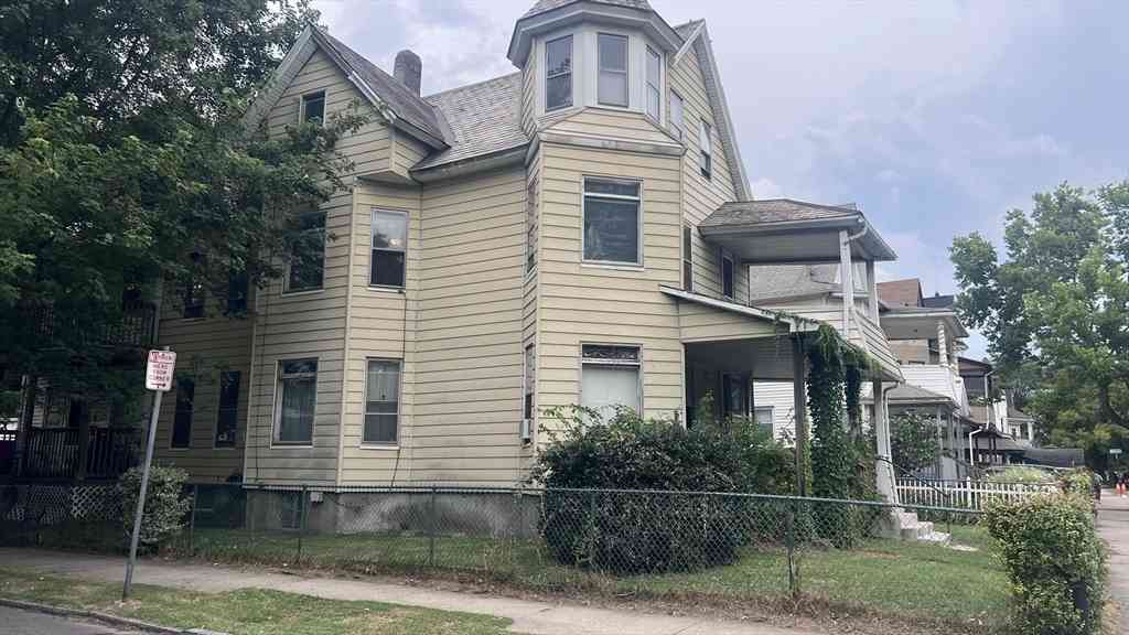 Multifamily For Sale - 482 Chestnut St<br/> Springfield, MA 01107
