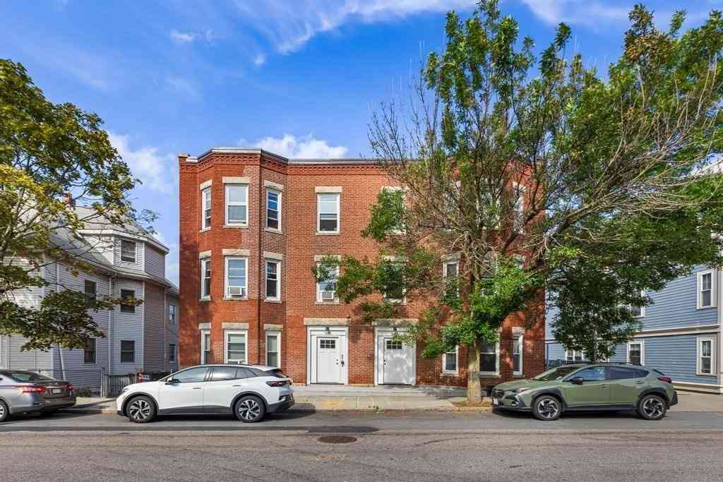 Apartment For Rent - 305 Medford St #1<br/> Somerville, MA 02143