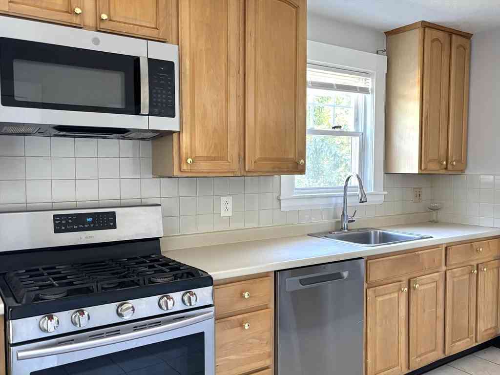 Apartment For Rent - 30 Bacon St #1<br/> Waltham, MA 02451