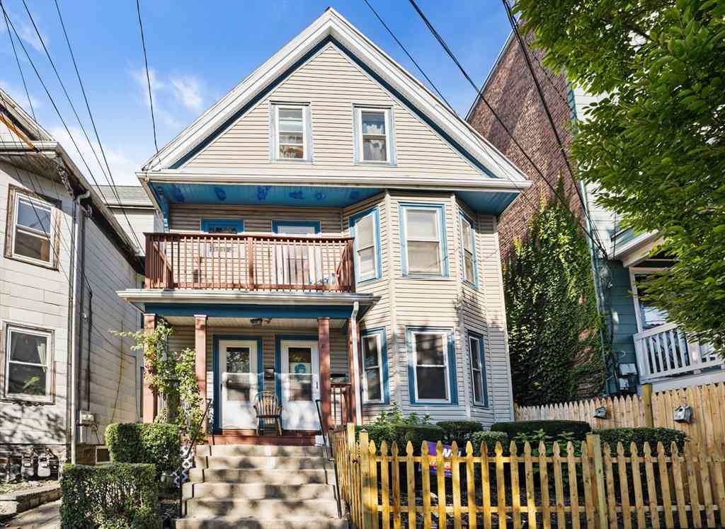 Apartment For Rent - 31 Cameron #2<br/> Somerville, MA 02144