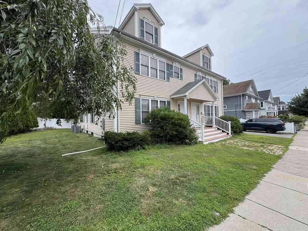 Condo For Rent - 4 Margaret St #4<br/> Arlington, MA 02474