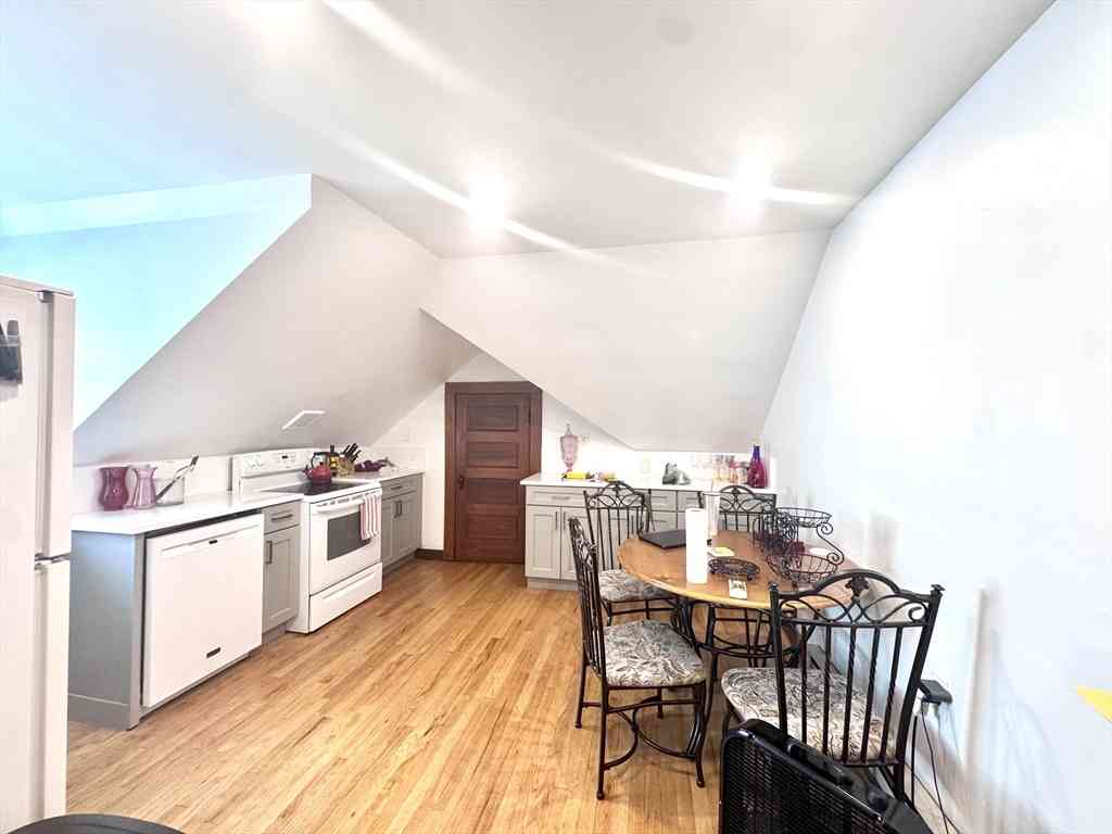 Apartment For Rent - 22 Greenough St #3<br/> Brookline, MA 02445