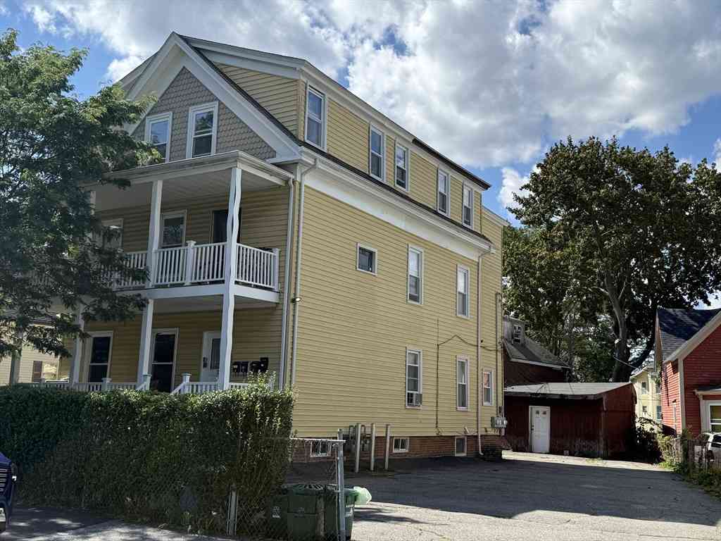 Apartment For Rent - 32 Clifton St #2<br/> Worcester, MA 01610