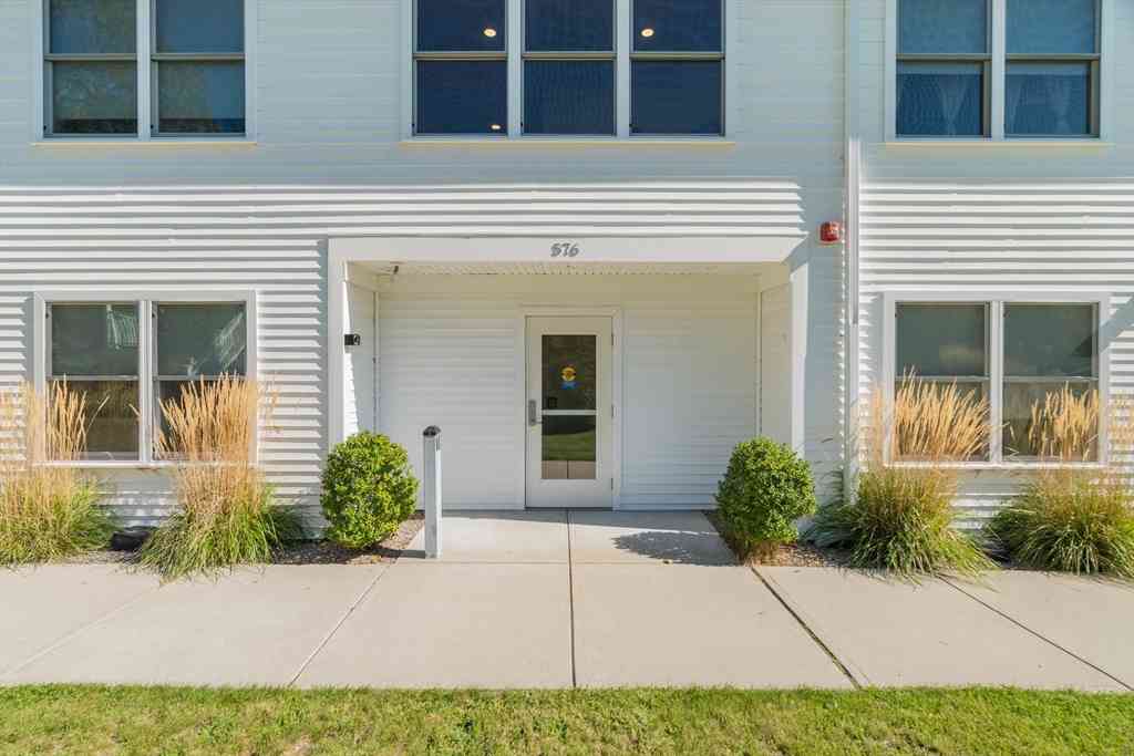 Apartment For Rent - 574-576 State Street #8<br/> Plymouth, MA 02360