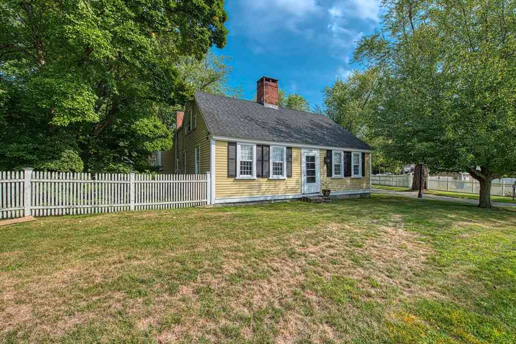 Homes For Sale - 590 Bedford Street<br/> Plymouth County, East Bridgewater, MA 02333