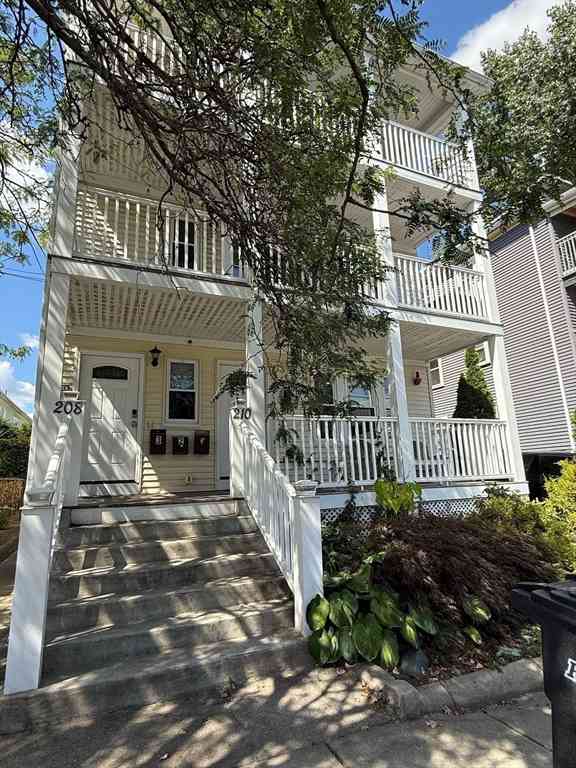 Condo For Rent - 210 Cedar #1<br/> Somerville, MA 02145