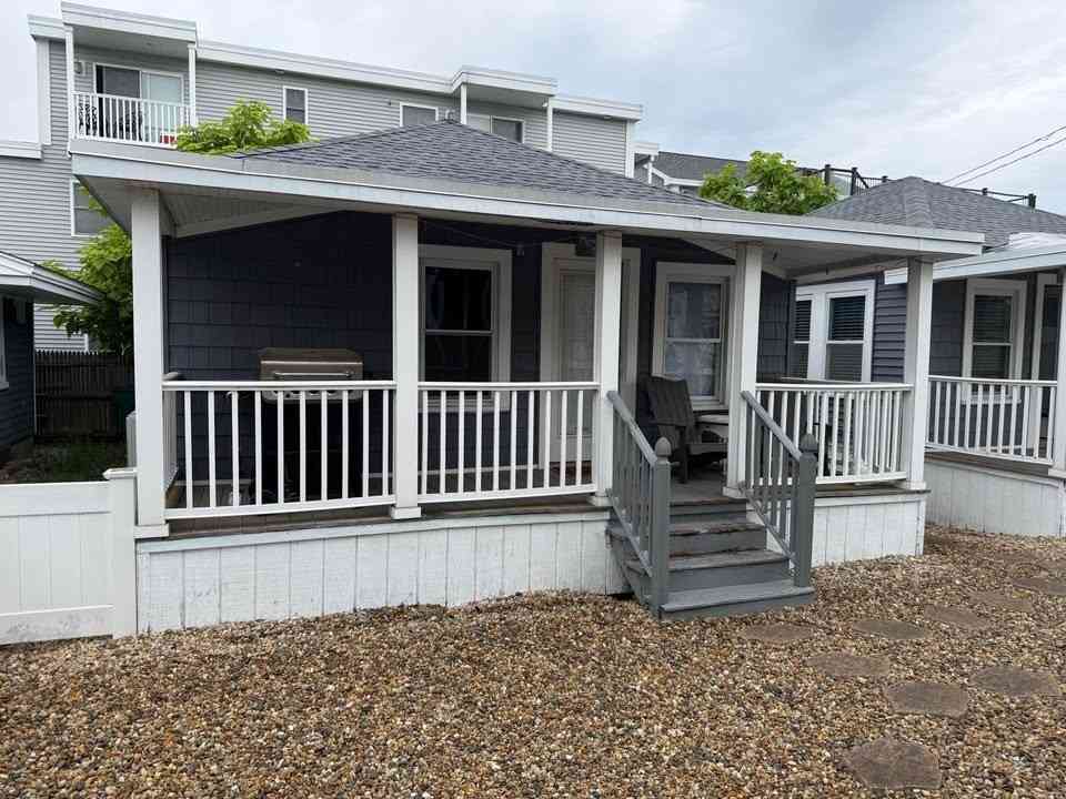 Apartment For Rent - 7 Dover Avenue #2<br/> Hampton, NH 03842