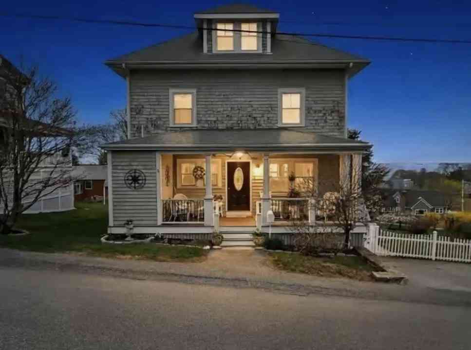 Homes For Sale - 28 Western Ave<br/> Plymouth County, Hull, MA 02045