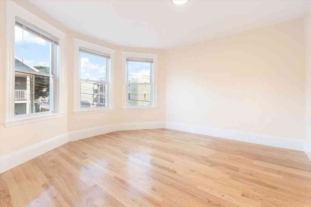 Apartment For Rent - 52 Roslyn #2<br/> Salem, MA 01970