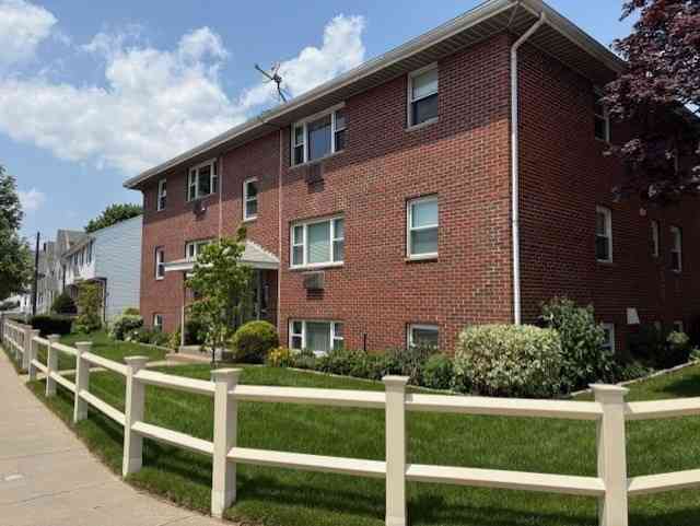Apartment For Rent - 189 River St #6<br/> Waltham, MA 02453