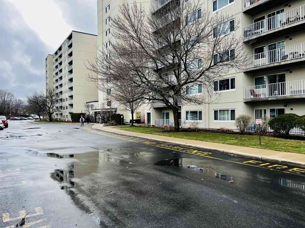 Condo For Rent - 200 Cove Way #205<br/> Quincy, MA 02169