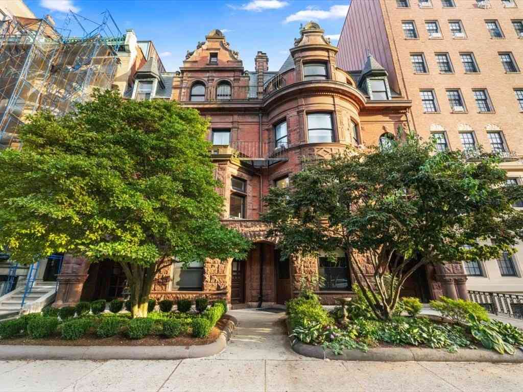 Multifamily For Sale - 176 Commonwealth<br/> Boston, MA 02116