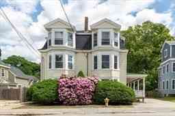 Condo For Rent - 119-121 Elm Street #5<br/> Amesbury, MA 01913