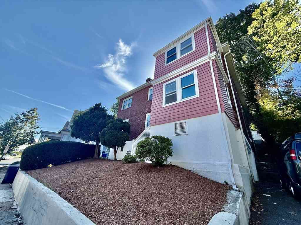 Apartment For Rent - 62 Algonquin Rd #2<br/> Newton, MA 02467