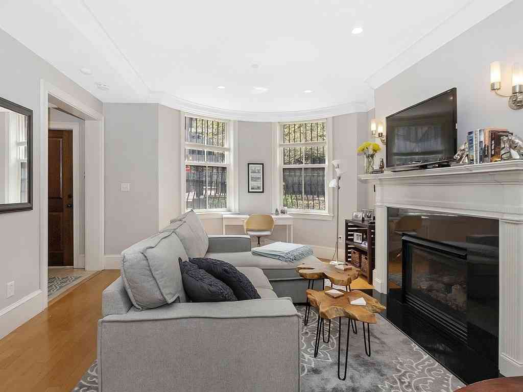 Condo For Rent - 70 E Brookline St. #1<br/> Boston, MA 02118
