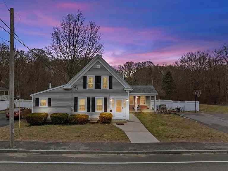 Apartment For Rent - 583 Union #583<br/> Rockland, MA 02370
