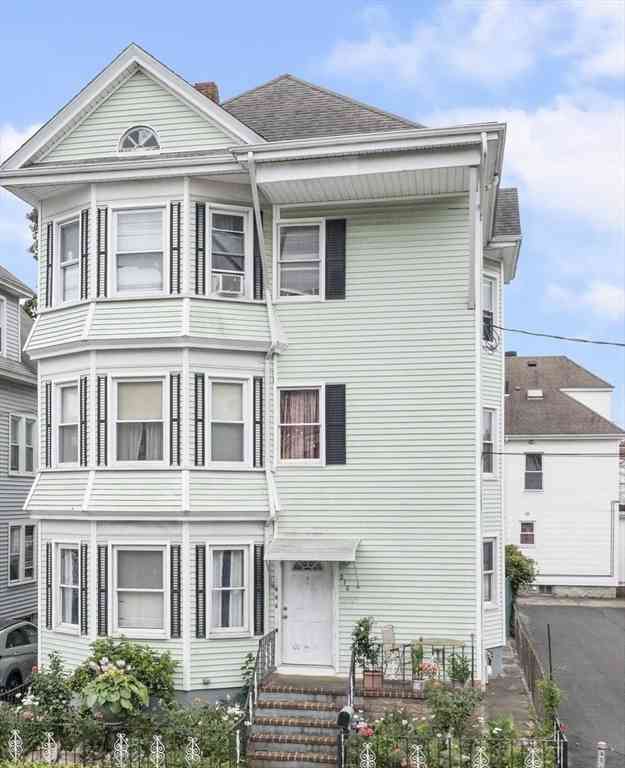 Apartment For Rent - 210 Whitman St #2<br/> Bristol County, New Bedford, MA 02745
