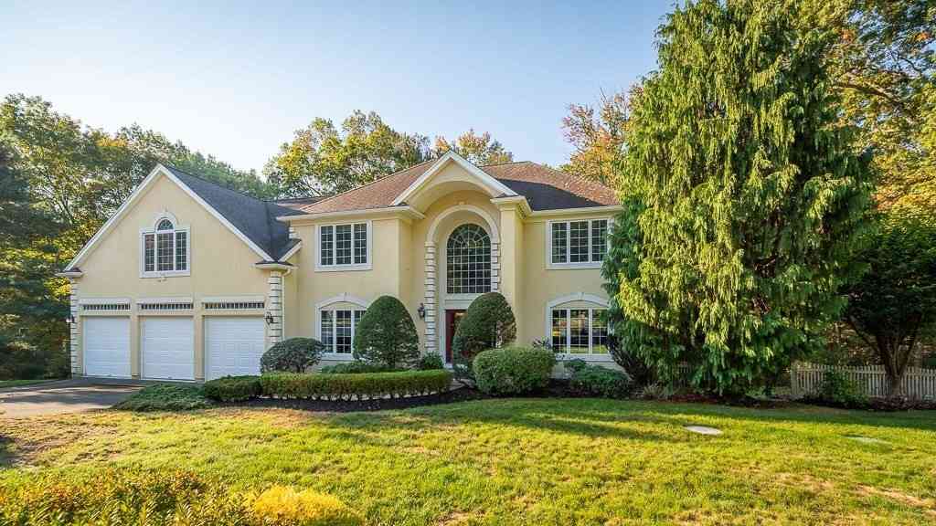 Homes For Sale - 5 Old Haswell Park Road<br/> Middleton, MA 01949