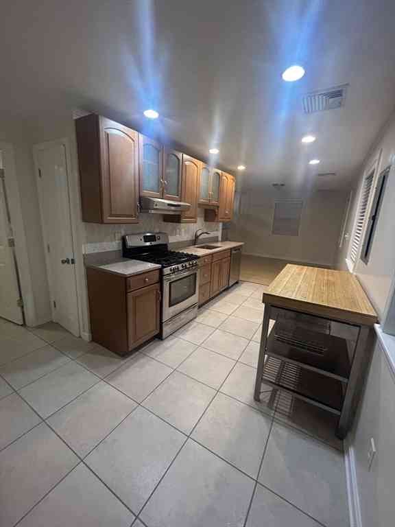 Apartment For Rent - 36 Hunting Street #2<br/> Cambridge, MA 02141