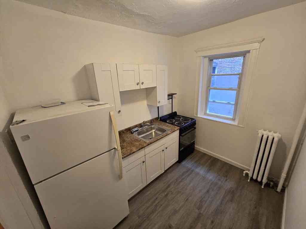 Apartment For Rent - 37 Dwight St #2<br/> Brookline, MA 02445